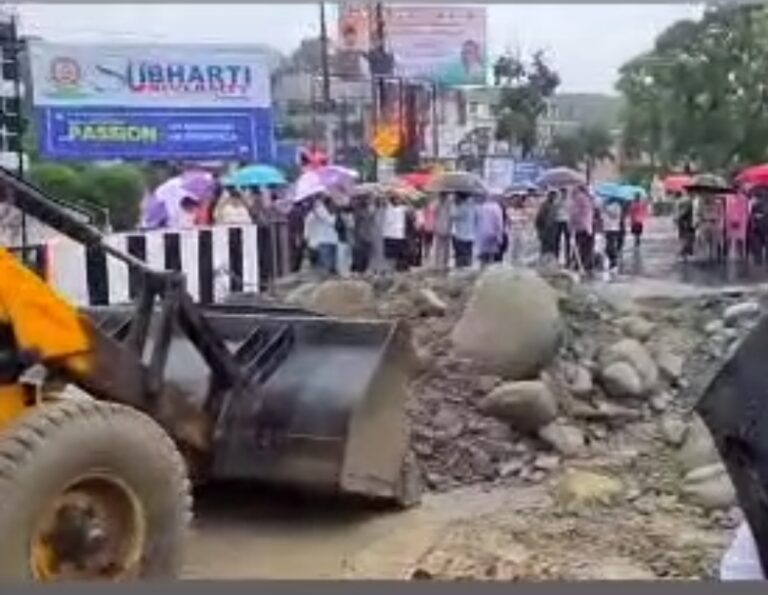 उत्तराखंड में मूसलाधार बारिश 01