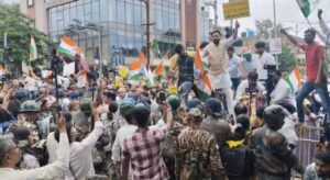 कांग्रेस व भाजपा कार्यकर्ता भिडे़