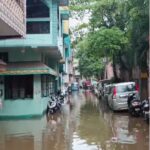 घरों में घुसा गंदा पानी