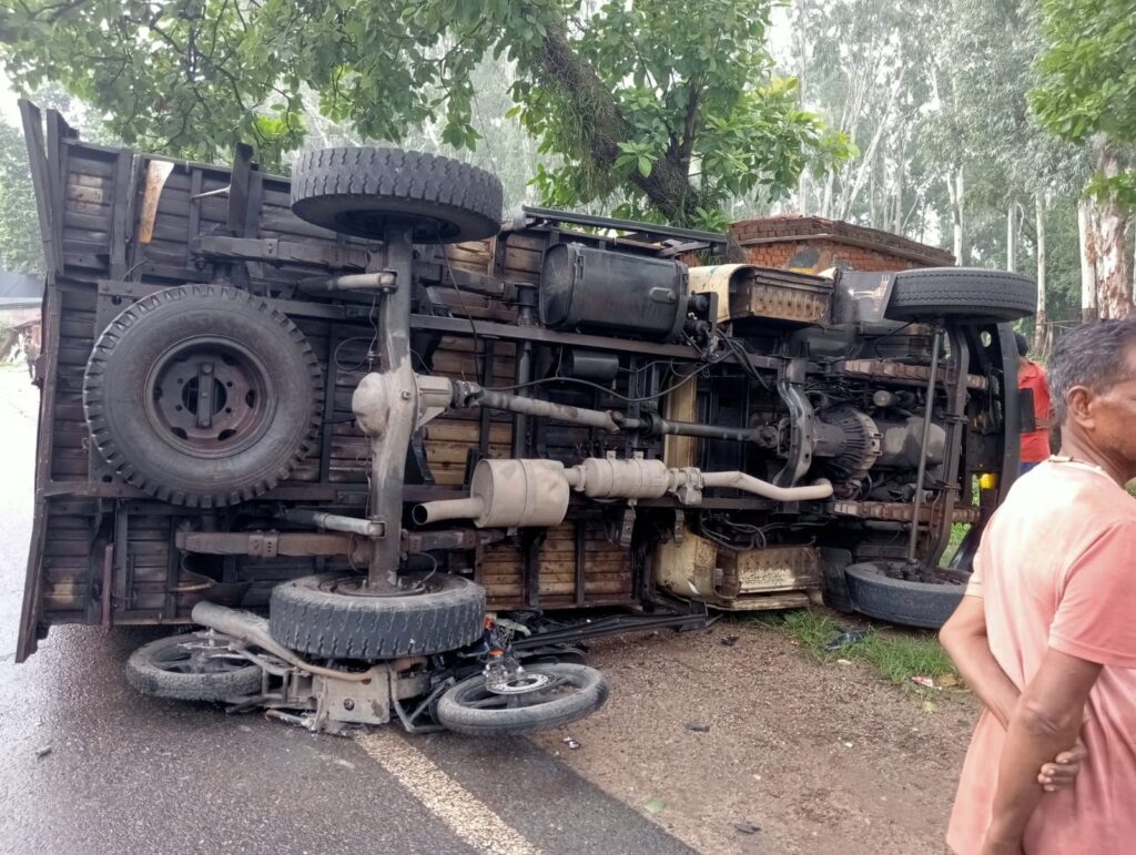 ट्रक की टक्कर