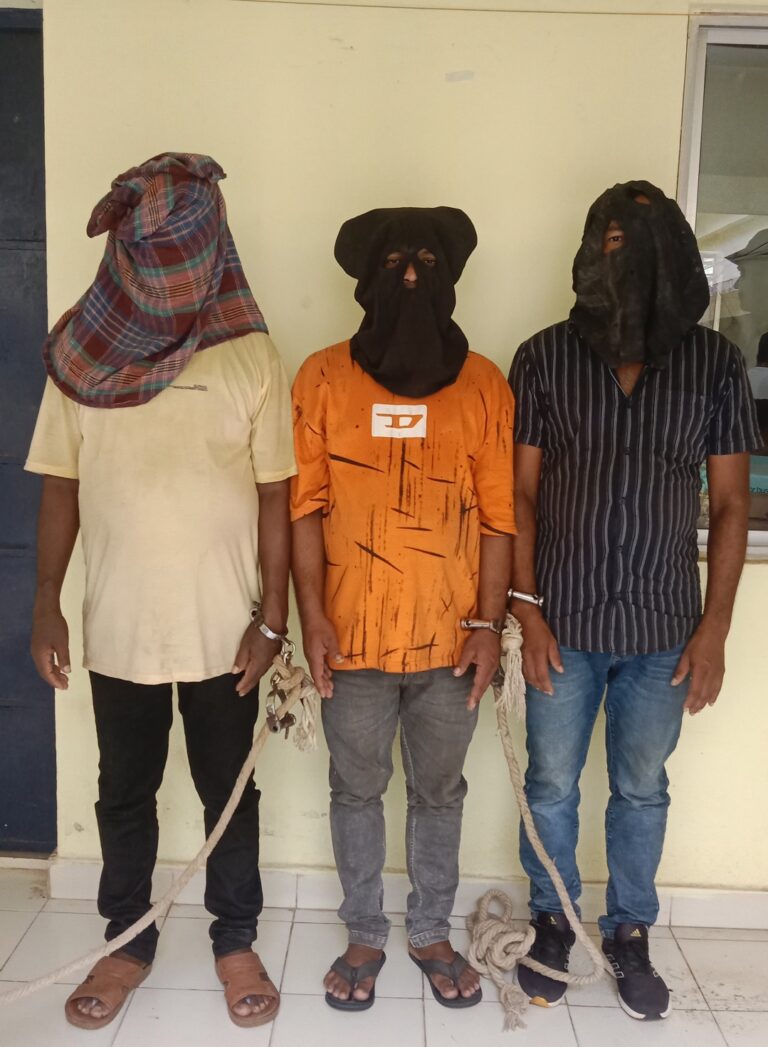 तीन आरोपित गिरफ्तार