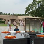 दिल्ली के राजघाट पहुंच कर सोनम वांगचुक 01