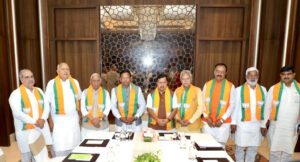 नवीन ने पार्टी के पूर्व प्रदेश अध्यक्षों के साथ की बैठक