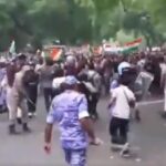 प्रदर्शनकारियों को बीच में ही रोका