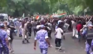 प्रदर्शनकारियों को बीच में ही रोका