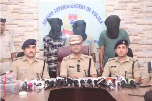 बार मैनेजर सहित तीन को किया गिरफ्तार
