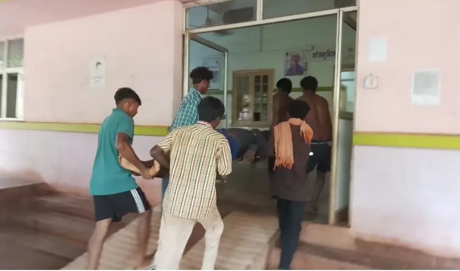 बेटों को डूबने से बचाने में पिता की गयी जान