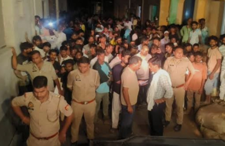 मकान ढहने से पिता और चार बच्चों की मौत