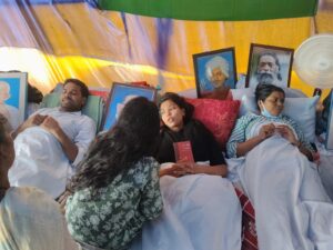 जयपाल सिंह स्टेडियम में आमरण अनशन जारी