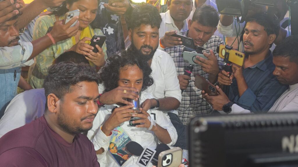 देवेंद्र नाथ महतो ने तोड़ा निर्जला अनशन