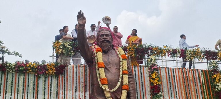 पद्म भूषण दिशोम गुरु शिबू सोरेन की आदमकद प्रतिमा का मुख्यमंत्री ने किया अनावरण