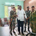 रिश्वत लेते पंचायत सेवक गिरफ्तार