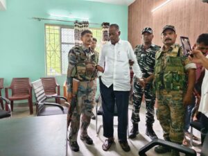 रिश्वत लेते पंचायत सेवक गिरफ्तार