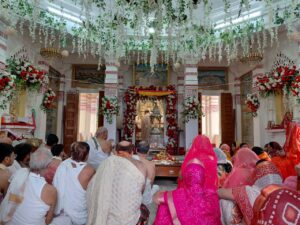 तीर्थंकरों के जीवन और संदेशों पर प्रवचन