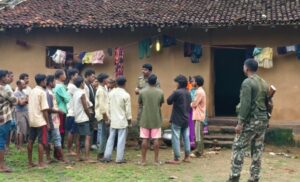 पुजारी की चाकू मारकर हत्या