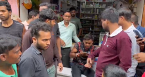 बाइक चोरी के आरोपी को पीटा