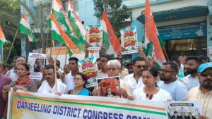 मुख्य चुनाव आयुक्त की गिरफ्तारी की मांग में कांग्रेस का प्रदर्शन