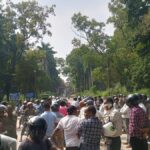 32 महीने के बकाया वेतन को लेकर एचईसी मुख्यालय के समक्ष धरना