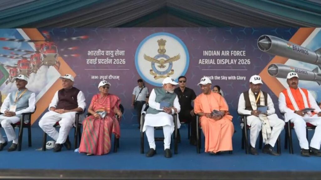 आसमान में फाइटर विमानों की गर्जना से गूँज उठी काशी