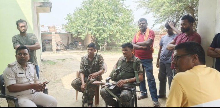 घर में घुसा लुटेरा