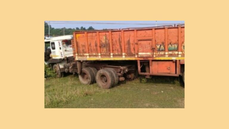 ट्रेलर और कार की आमने-सामने टक्कर, तीन लोगों की मौत, मासूम बच्चा सुरक्षित