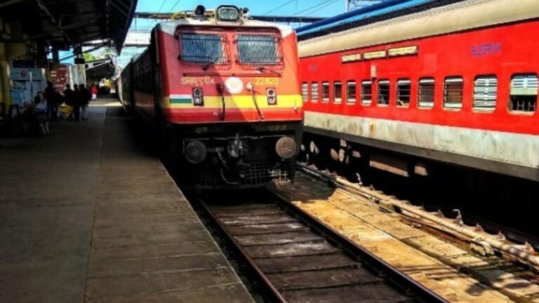त्योहारों पर यात्रियों की सुविधा के लिए चक्रधरपुर मंडल से चलेंगी कई स्पेशल ट्रेनें