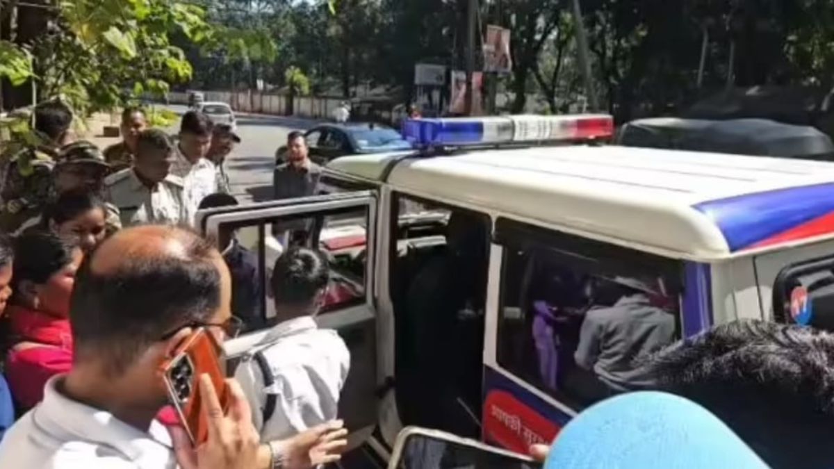 नवजात बच्चे की बरामदगी की मांग को लेकर एसएसपी आवास के बाहर आत्मदाह करने पहुंची महिला हिरासत में