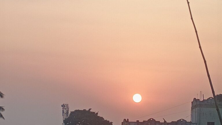 पश्चिम बंगाल में आज धूप के साथ आंशिक बादल, कुछ हिस्सों में बारिश के आसार