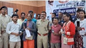 मिशन मुस्कान से लौटी तीन लोगों के चेहरे पर खुशी, अब तक 200 मोबाइल बरामद