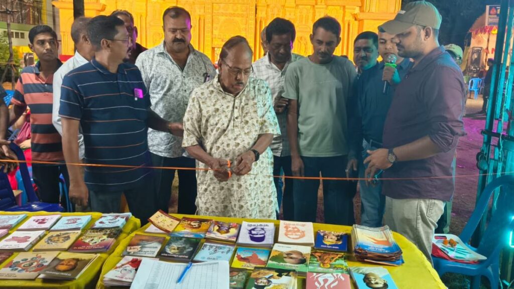 मेदिनीपुर में आरएसएस ने लगाया ‘साहित्य भंडार’ पुस्तक स्टॉल