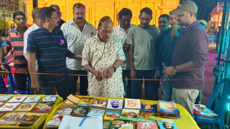 मेदिनीपुर में आरएसएस ने लगाया ‘साहित्य भंडार’ पुस्तक स्टॉल